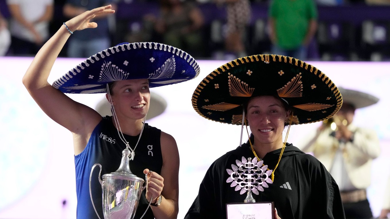 Finalistky Turnaja majsteriek Iga Swiateková (vľavo) a Jessica Pegulaová.