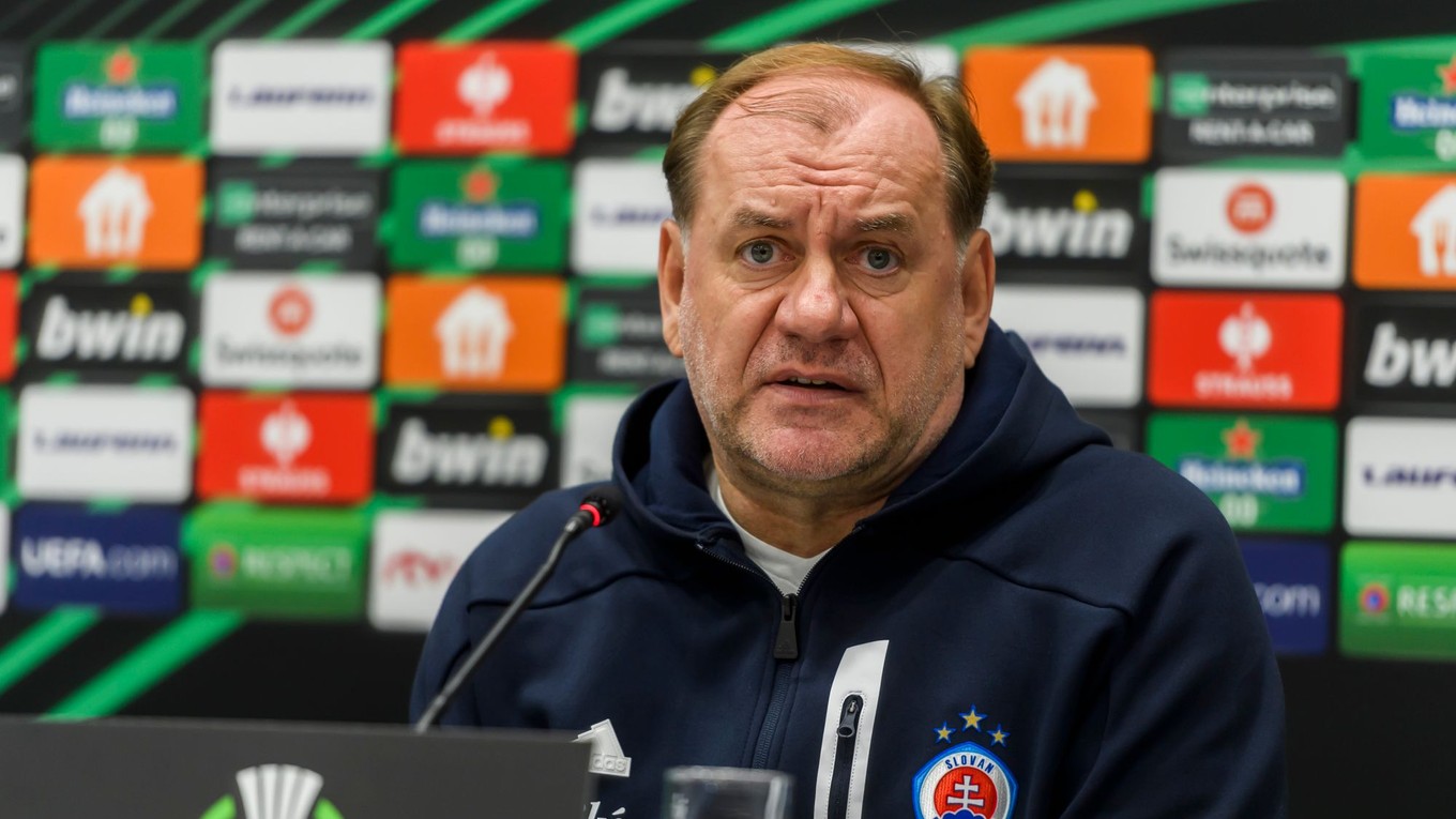 Tréner ŠK Slovan Bratislava Vladimír Weiss st..