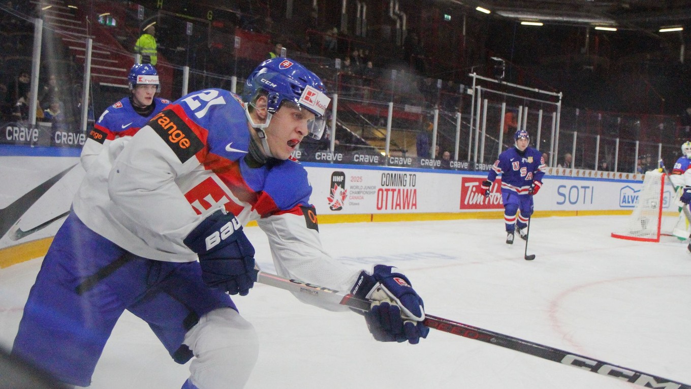 Peter Repčík v zápase Slovensko - USA počas MS v hokeji do 20 rokov 2024.