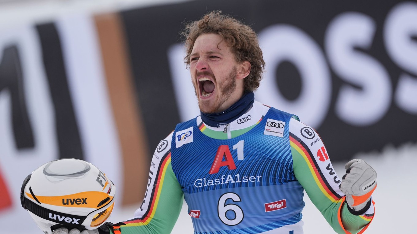 Linus Strasser vyhral prestížny slalom v Kitzbüheli.