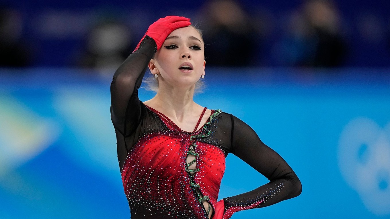Kamila Valijevová počas voľného programu v tímovej súťaži žien na zimných olympijských hrách v Pekingu. 