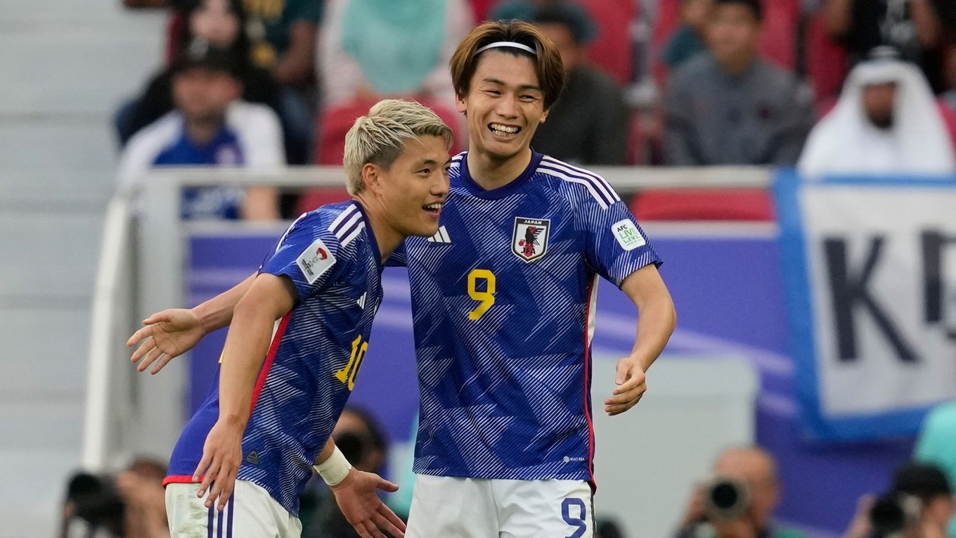 Japonskí futbalisti sa tešia z gólu