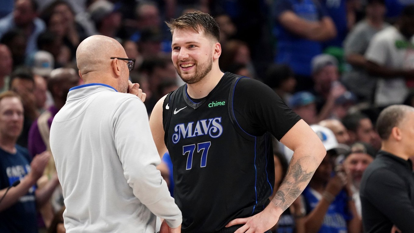 Tréner Dallasu Mavericks Jason Kidd spolu s Lukom Dončičom. 