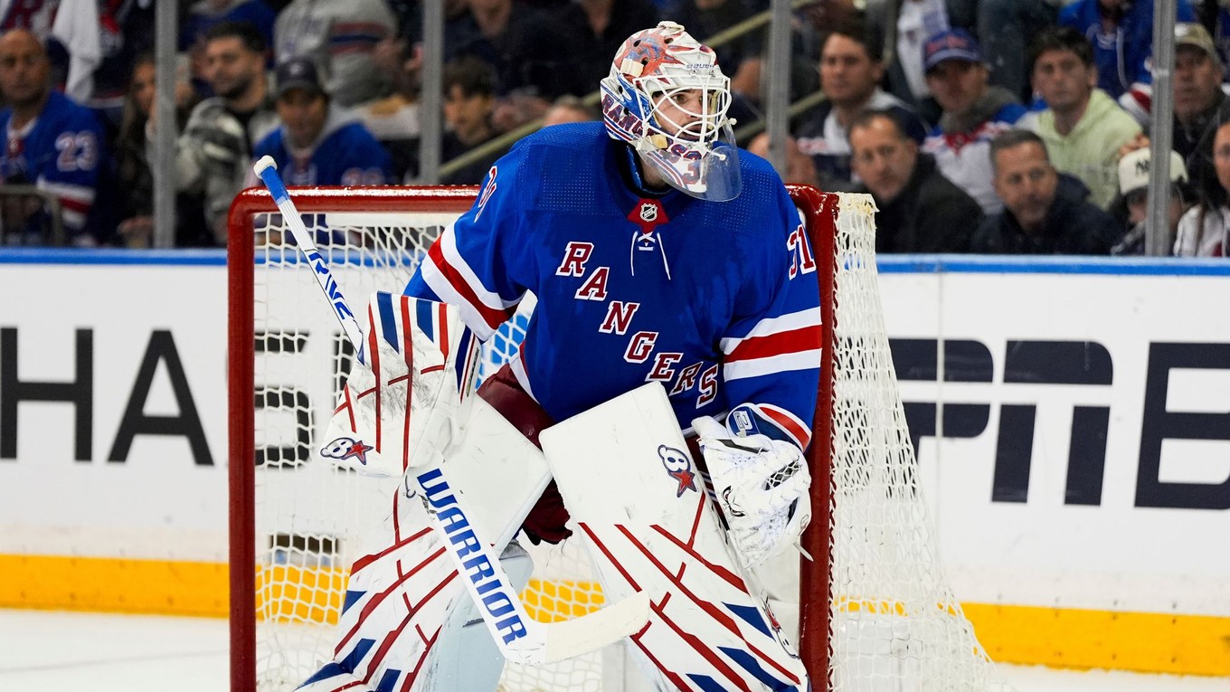 Brankár Igor Šesťorkin v drese New York Rangers.