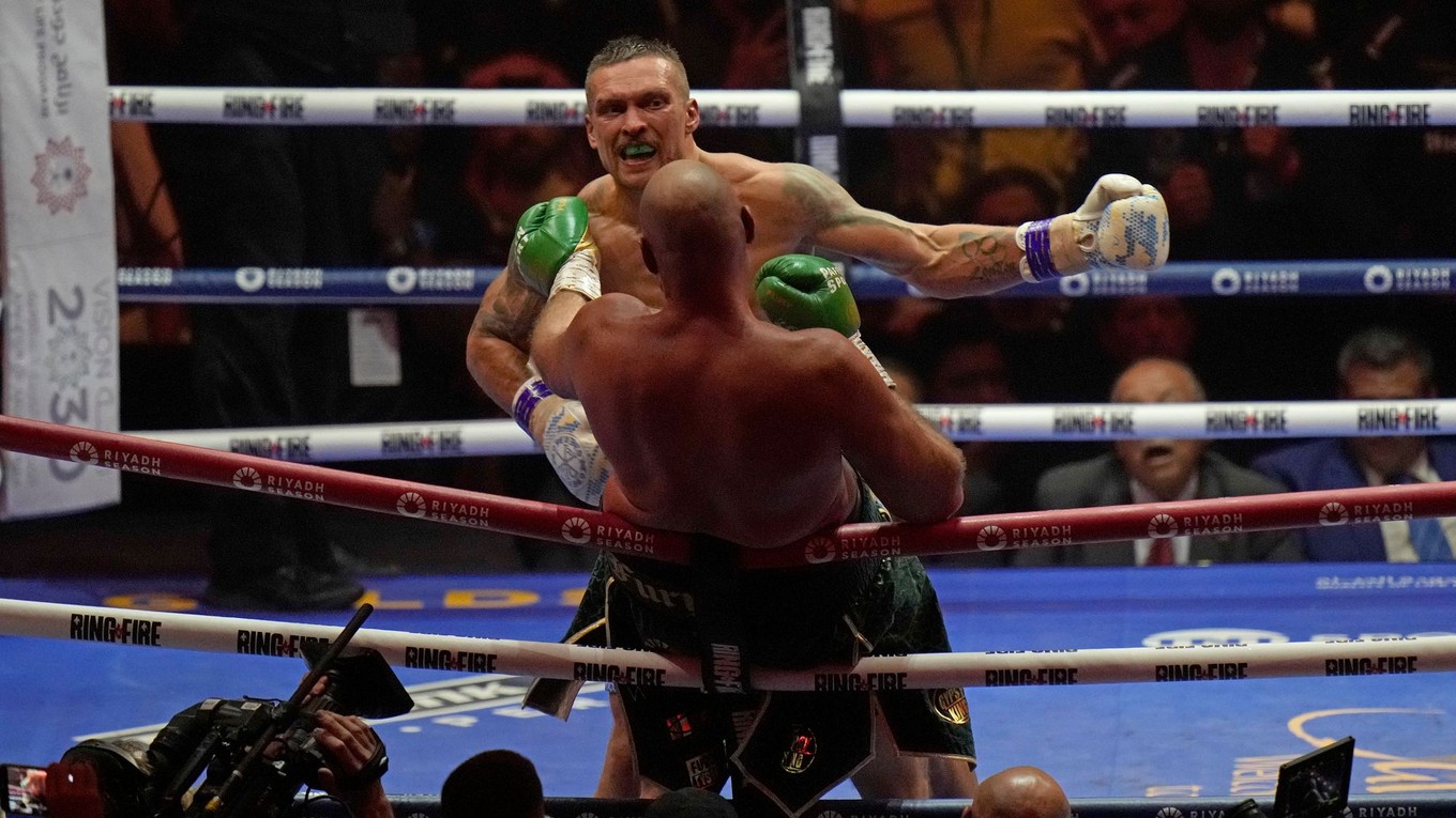 Oleksandr Usyk lv súboji s Tysonom Furym.