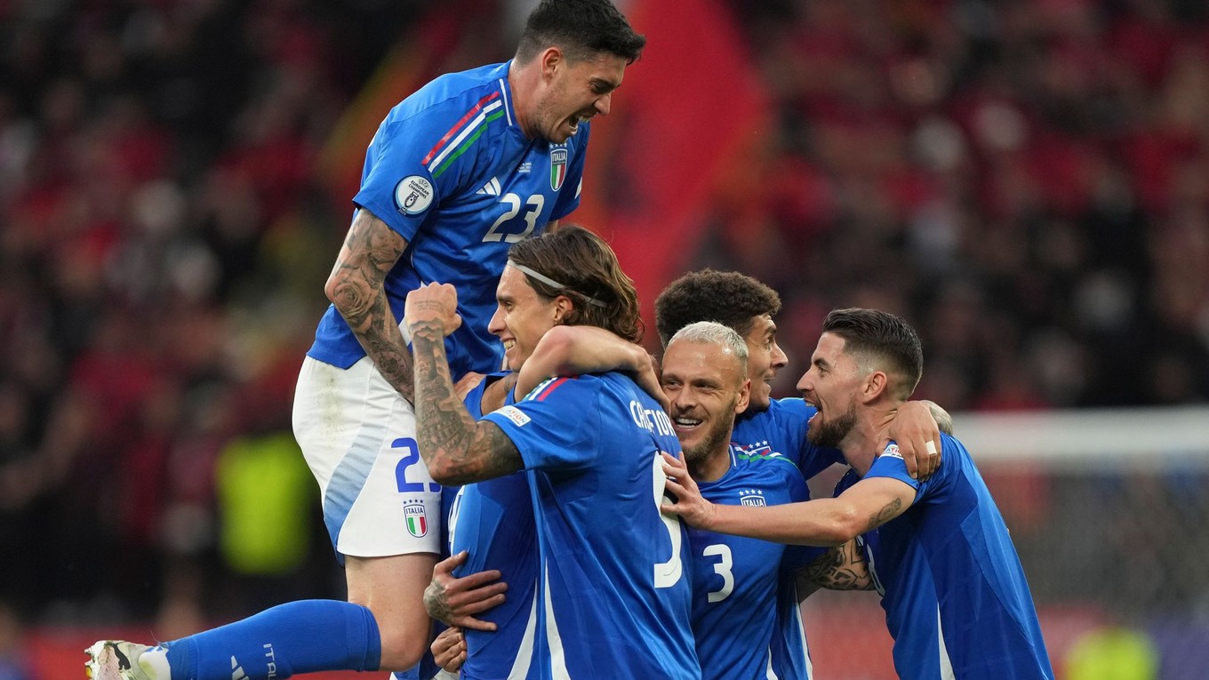 Futbalisti Talianska sa tešia z gólu v zápase proti Albánsku na EURO 2024. 