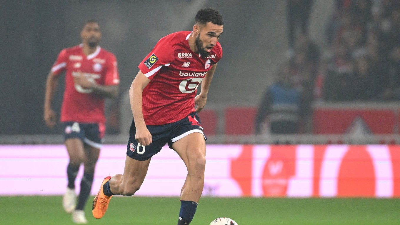 Alžírsky futbalista Nabil Bentaleb v drese OSC Lille.