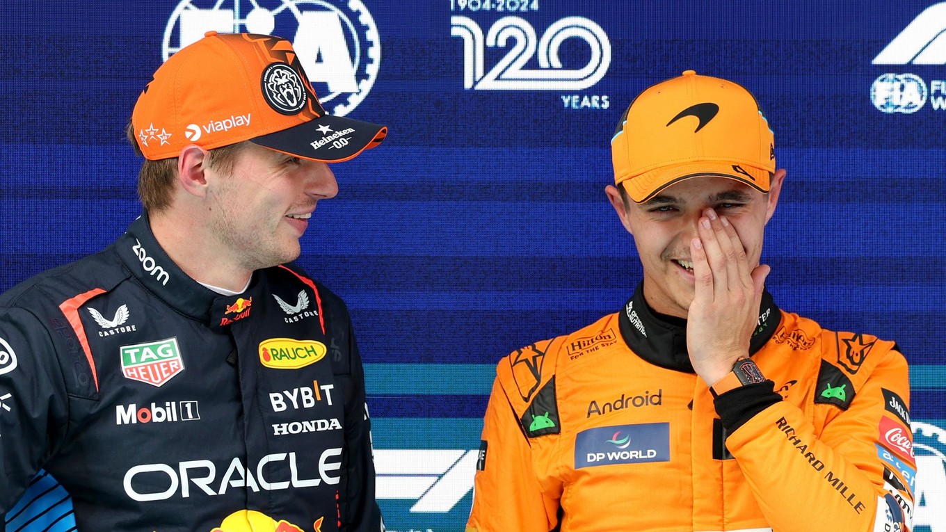 Max Verstappen (vľavo) a Lando Norris po kvalifikácii na Veľkú cenu Španielska F1 2024.