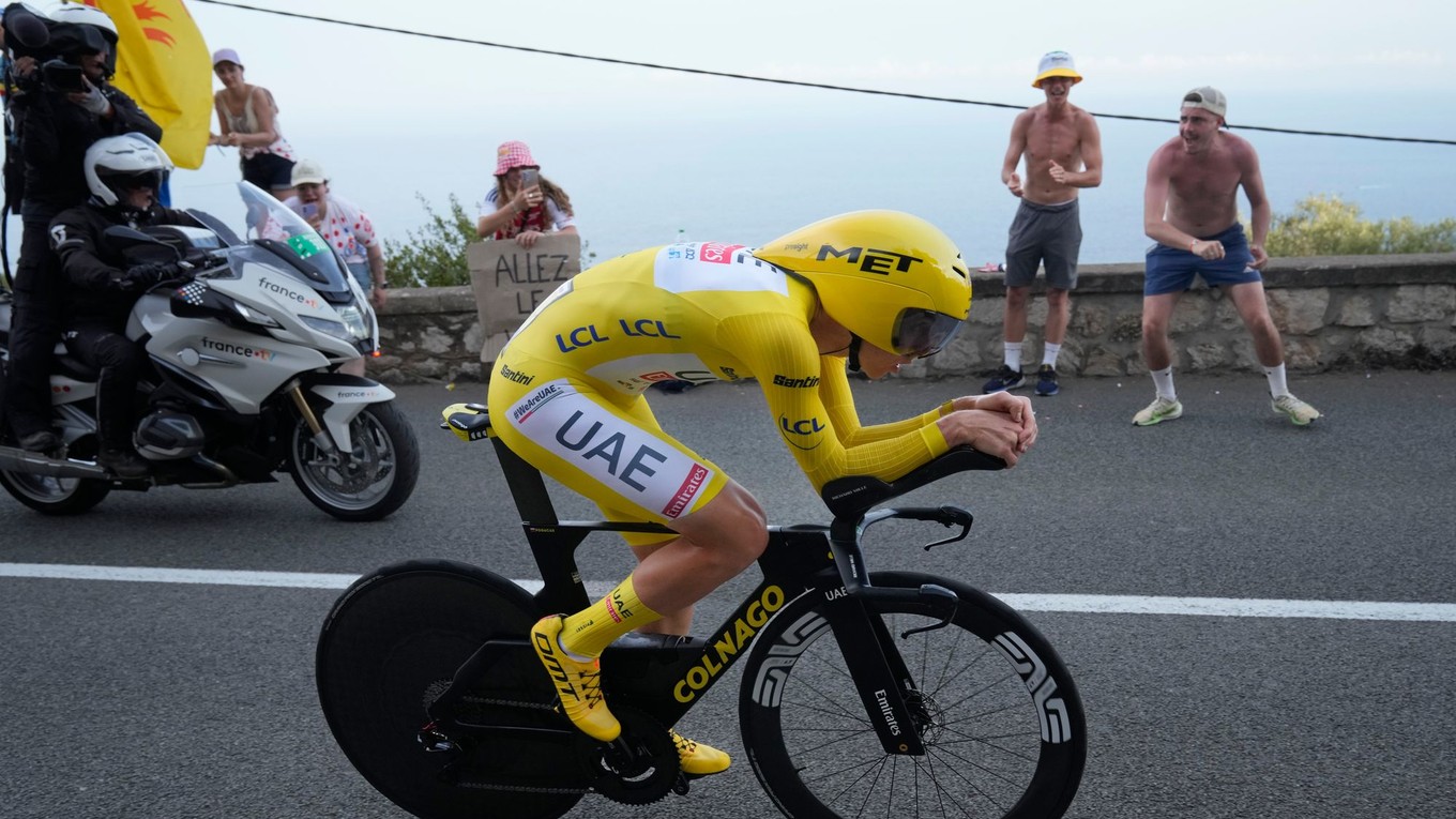 Tadej Pogačar v záverečnej časovke na Tour de France 2024.