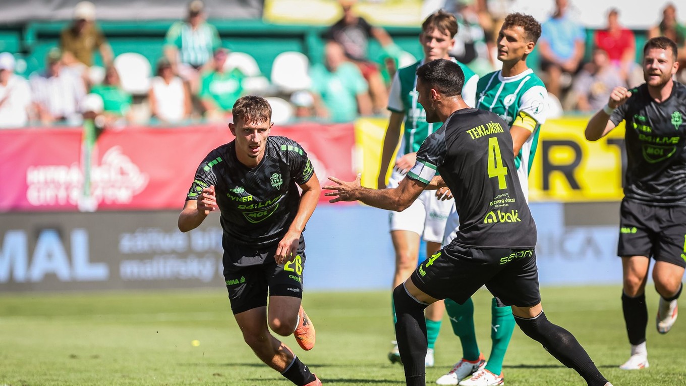 Dominik Hollý (vľavo) sa teší po strelenom góle v zápase Bohemians 1905 Praha - FK Jablonec v 6. kole českej Chance ligy.