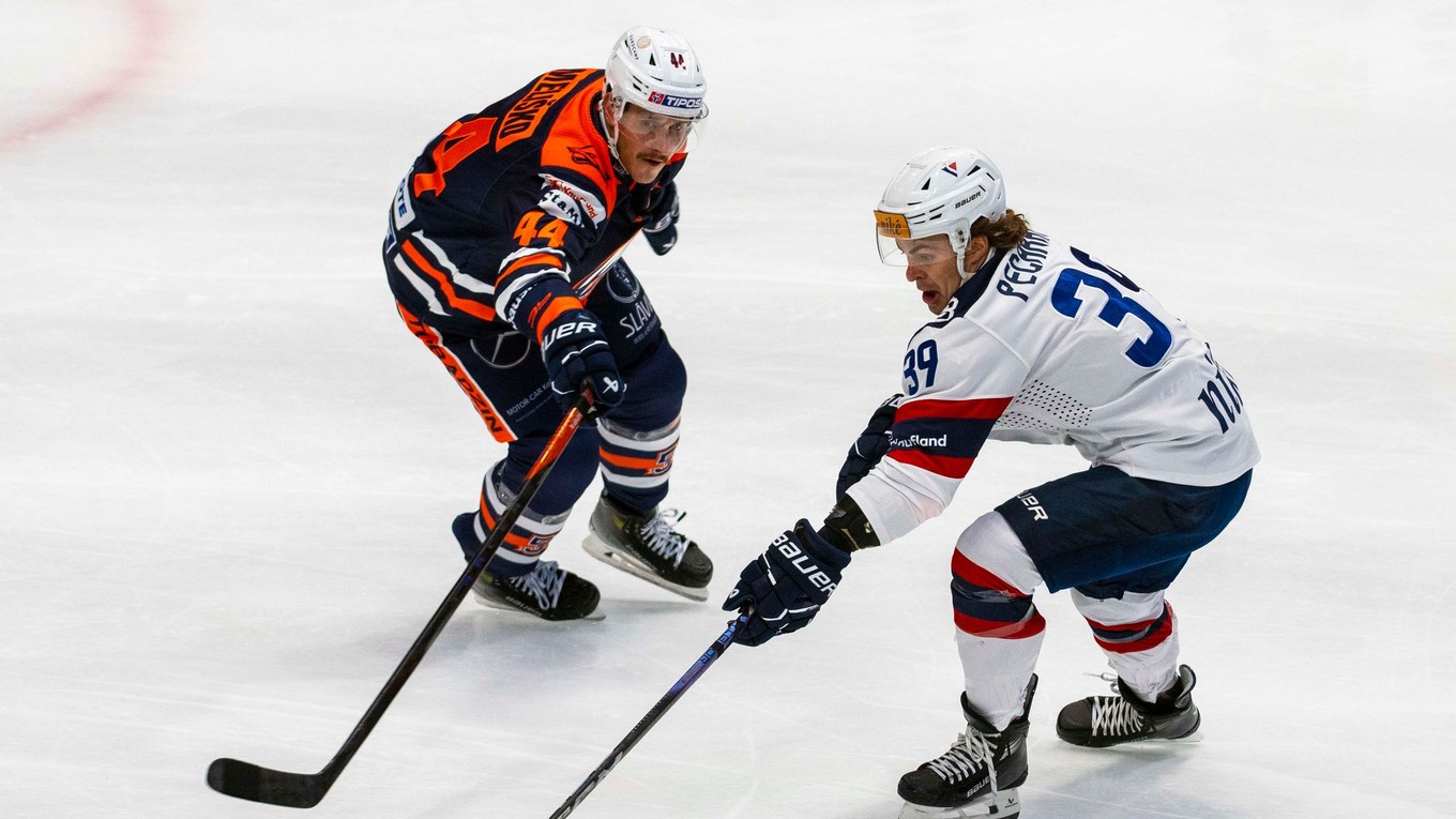 Liam Pecararo (Slovan) a Jakub Meliško (Michalovce).