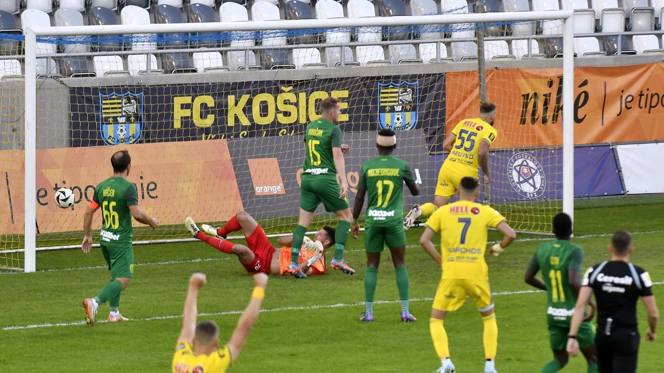 Žan Medved strieľa prvý gól v zápase FC Košice - MŠK Žilina v 8. kole Niké ligy.