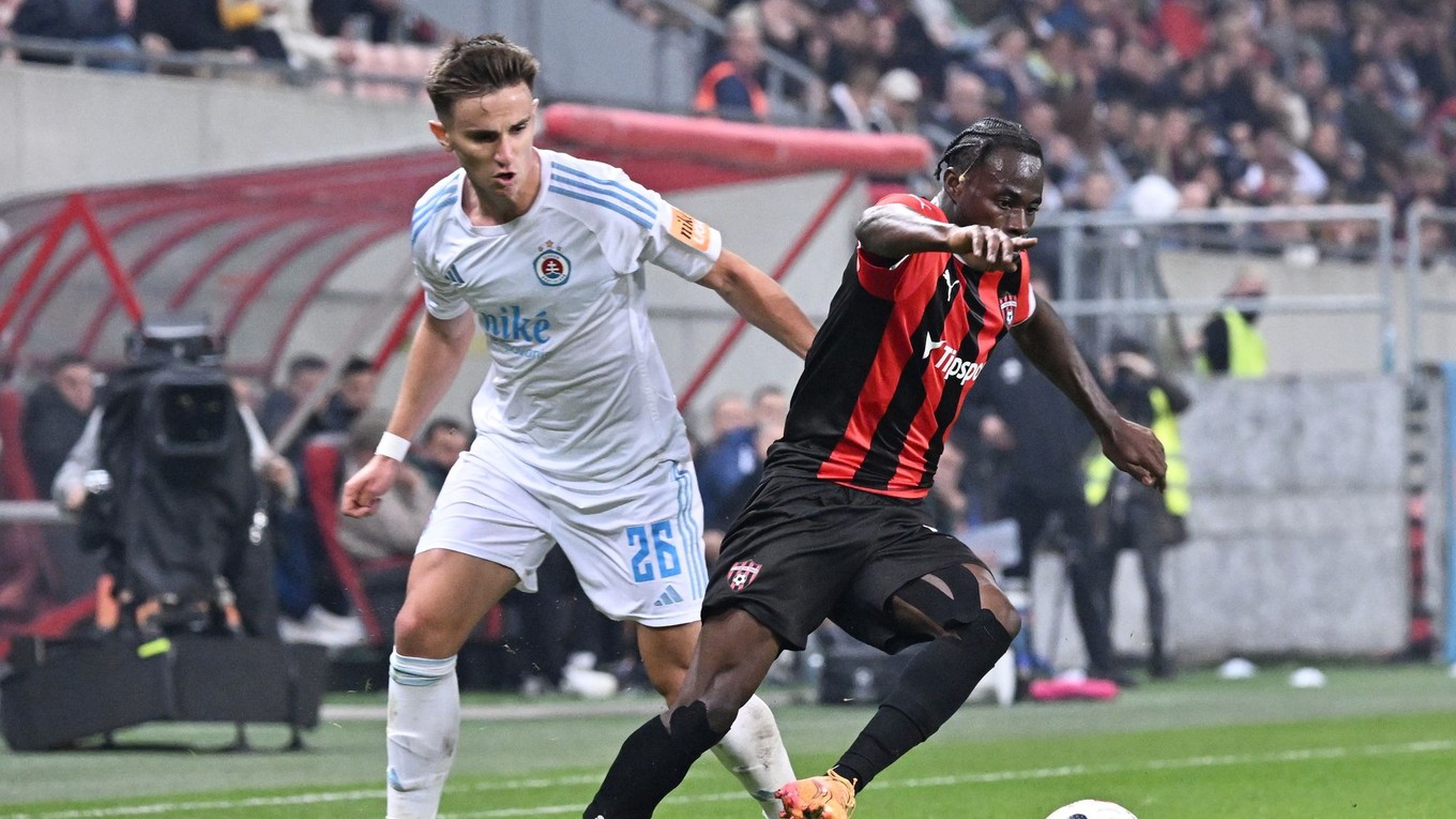 Artur Gajdoš a hráč Spartaka Trnava Kelvin Ofori.