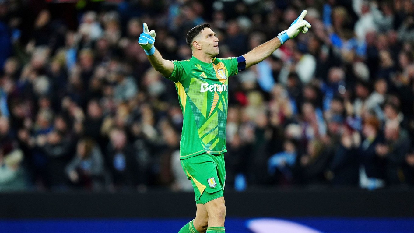 Emiliano Martínez v drese klubu Aston Villa.