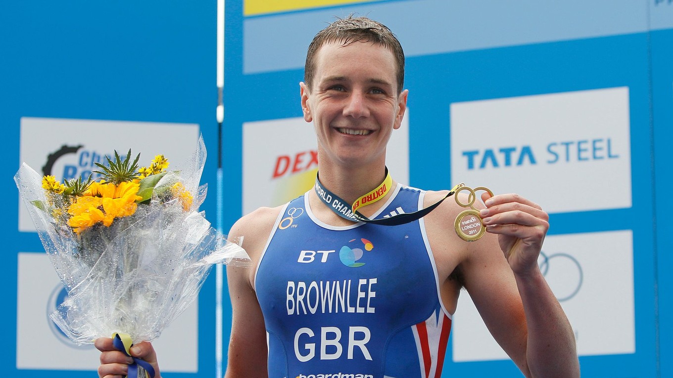 Alistair Brownlee so zlatou medailou na MS v triatlone 2011.