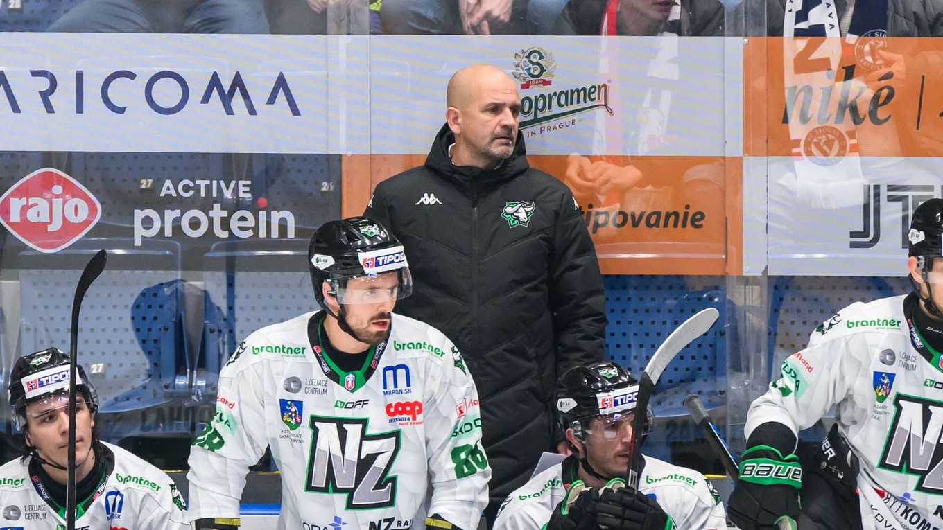 Tréner HC Nové Zámky Miloš Holaň počas 33. kola Tipos extraligy HC Slovan Bratislava - HC Nové Zámky.