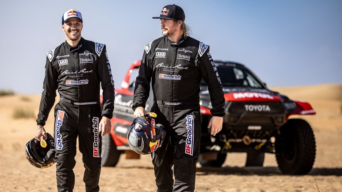 Sam Sunderland a Toby Price budú na Rely Dakar súťažiť v kategórii automobilov.