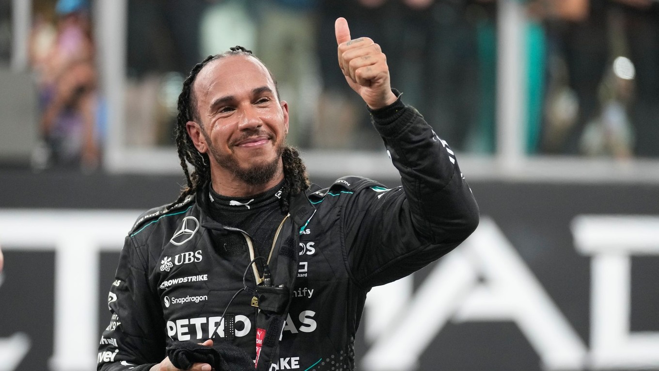 Lewis Hamilton sa po Veľkej cene Abú Zabí 2024 rozlúčil s tímom Mercedes.