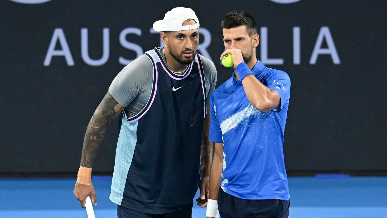 Nick Kyrgios a Novak Djokovič počas štvorhry na turnaji ATP Brisbane 2025.