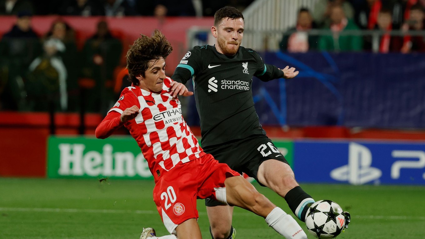 Bryan Gil a Andy Robertson.