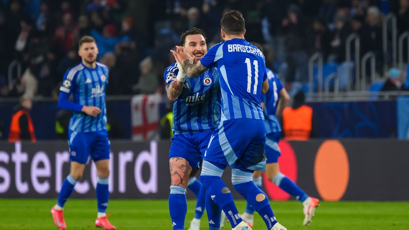 Na snímke hráči Slovana sa tešia z gólu zľava Guram Kašia (Slovan) a Tigran Barseghjan (Slovan).