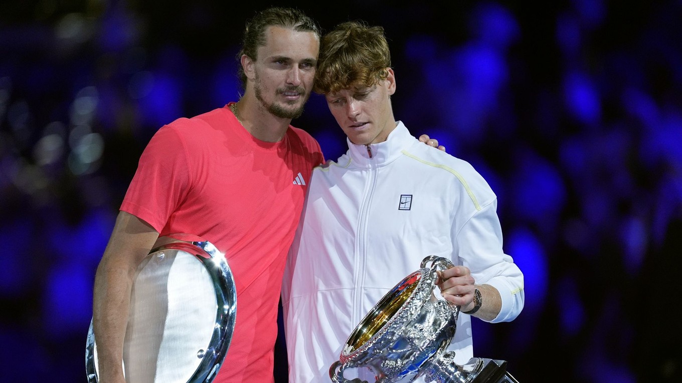 Alexander Zverev a Jannik Sinner po finále Australian Open 2025