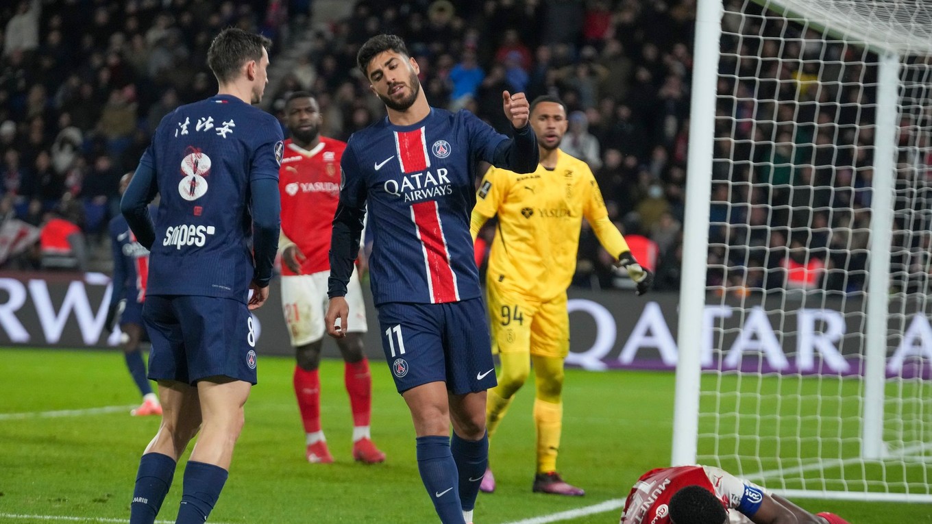 Marco Asensio (v strede) v drese Paríž St. Germain.