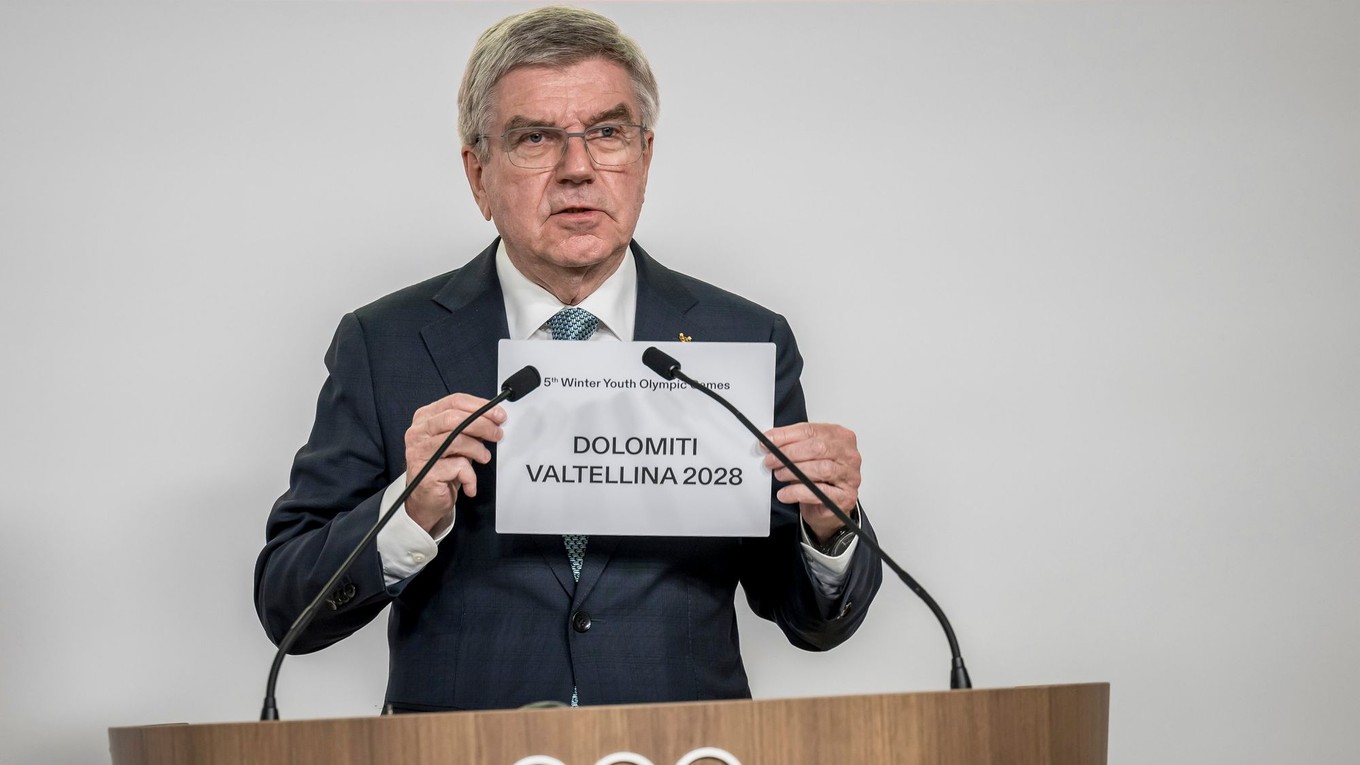 Prezident MOV Thomas Bach oznamuje, že ZOH mládeže v roku 2028 budú hostiť Dolomity.