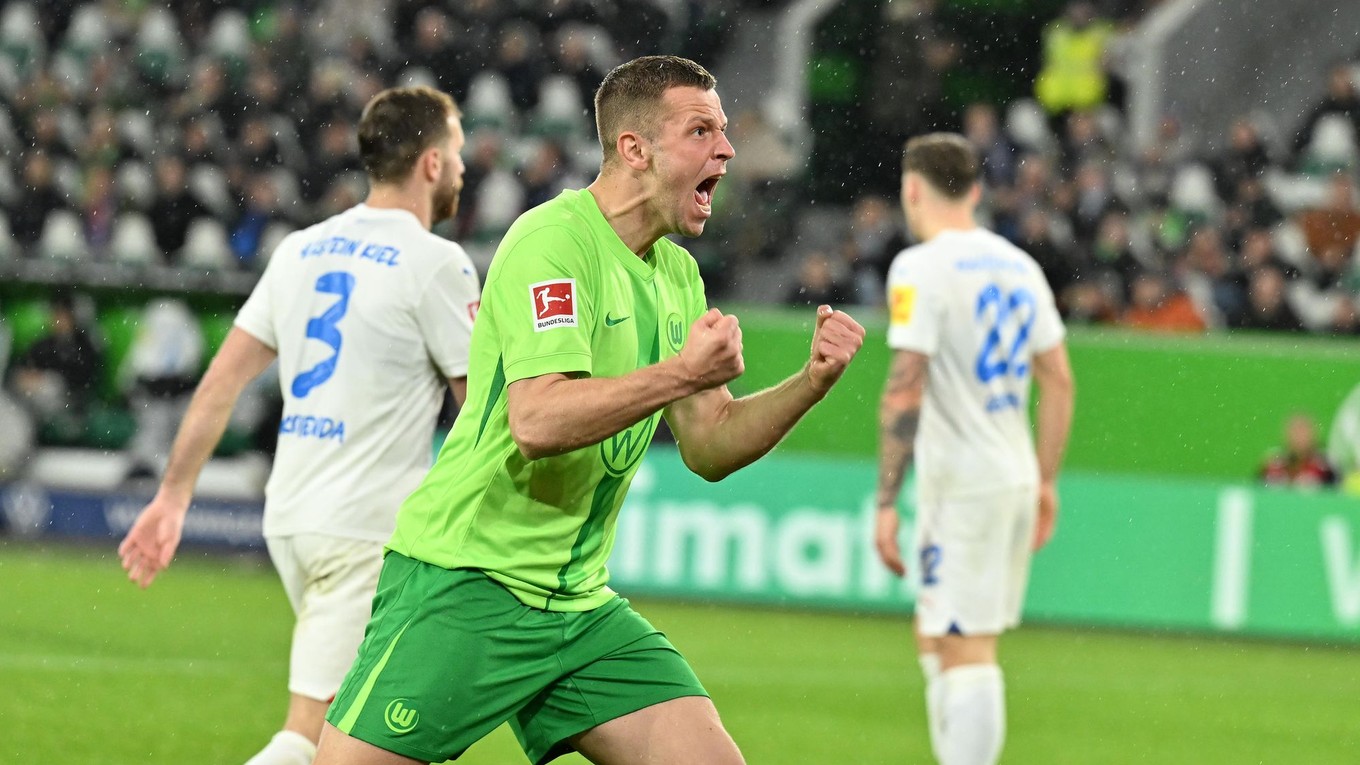 Slovenský futbalista v drese Wolfsburg Denis Vavro.