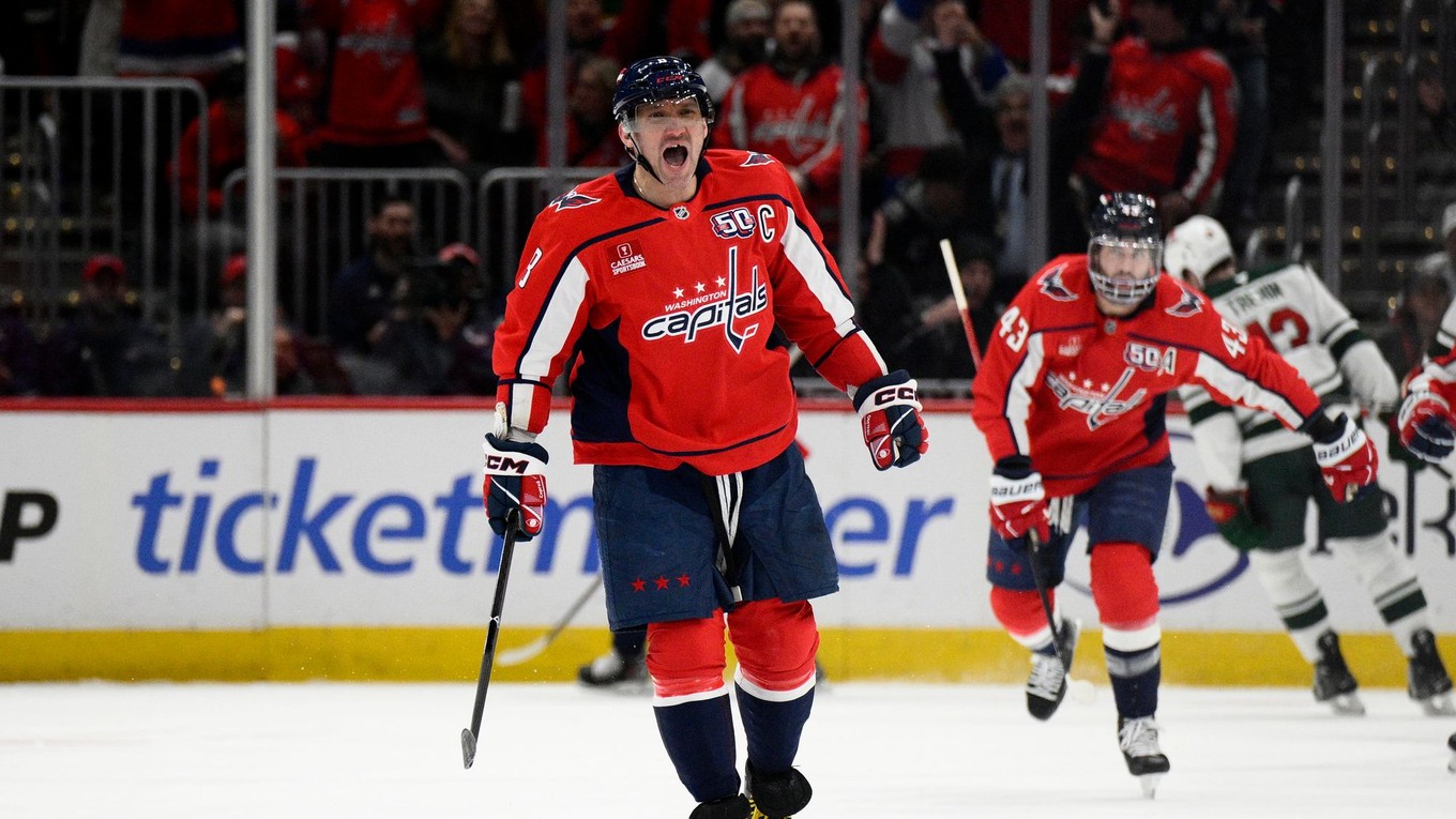 Alexander Ovečkin sa teší po strelenom góle v zápase NHL Washington Capitals - Minnesota Wild.