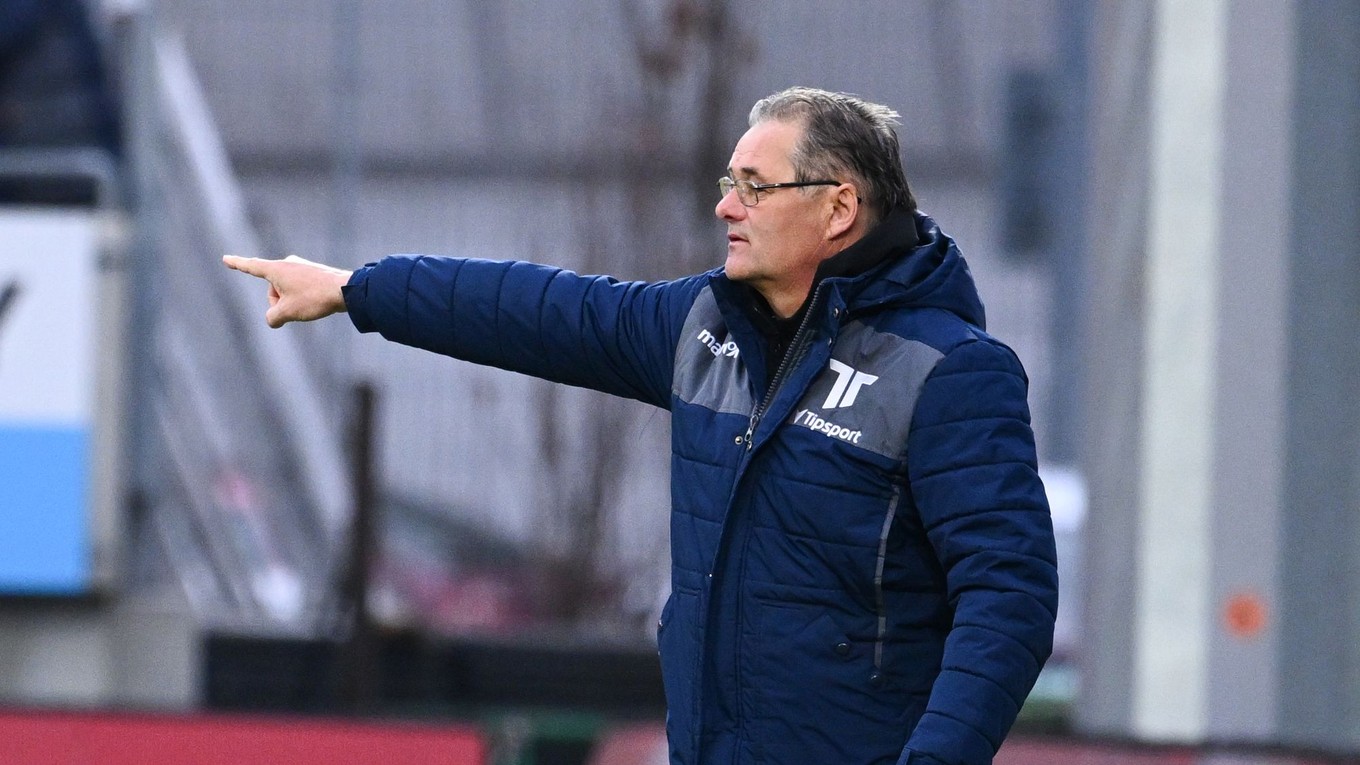 Na snímke hlavný tréner AS Trenčín Ivan Galád.