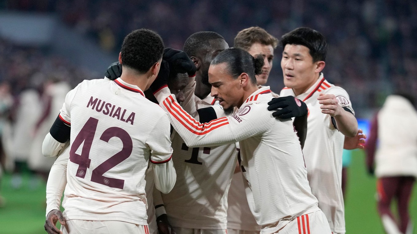 Futbalisti Bayernu Mníchov sa radujú po góle.