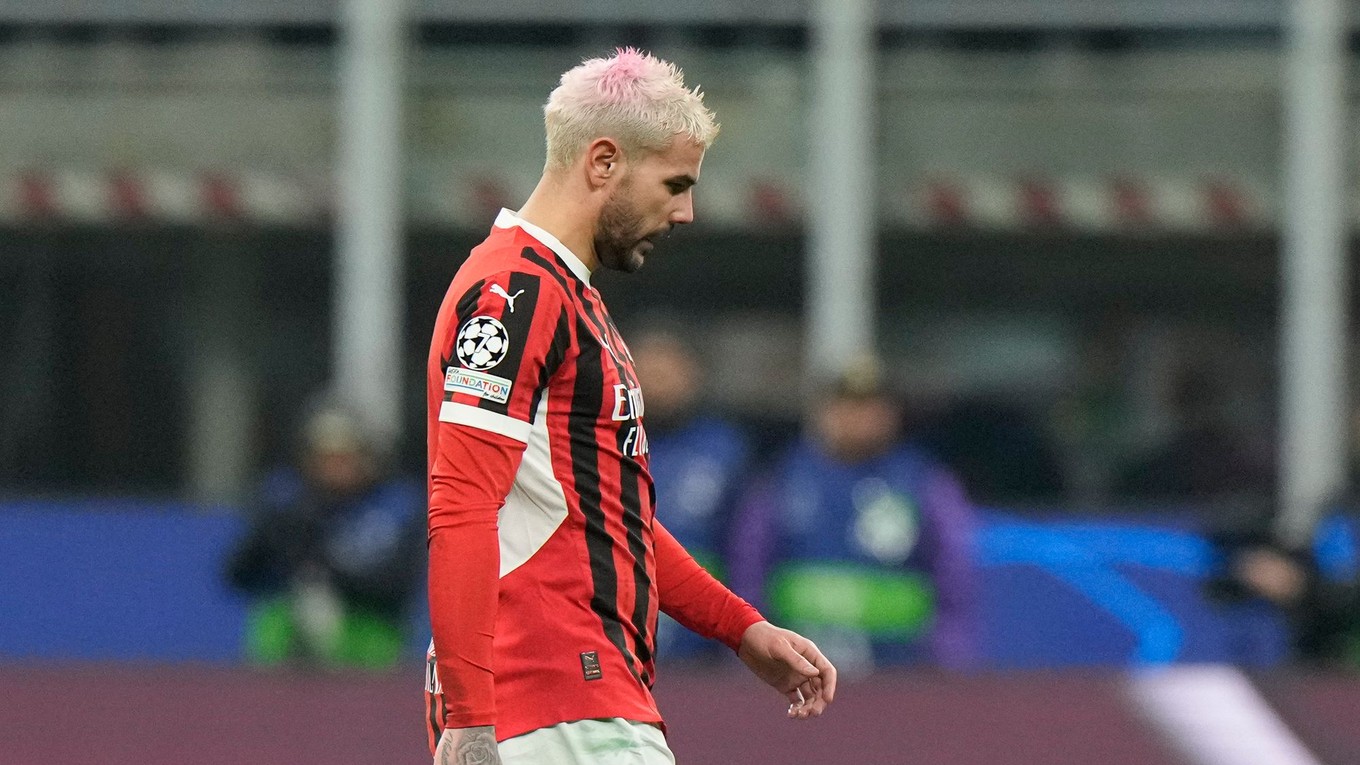 Theo Hernández v drese AC Miláno.