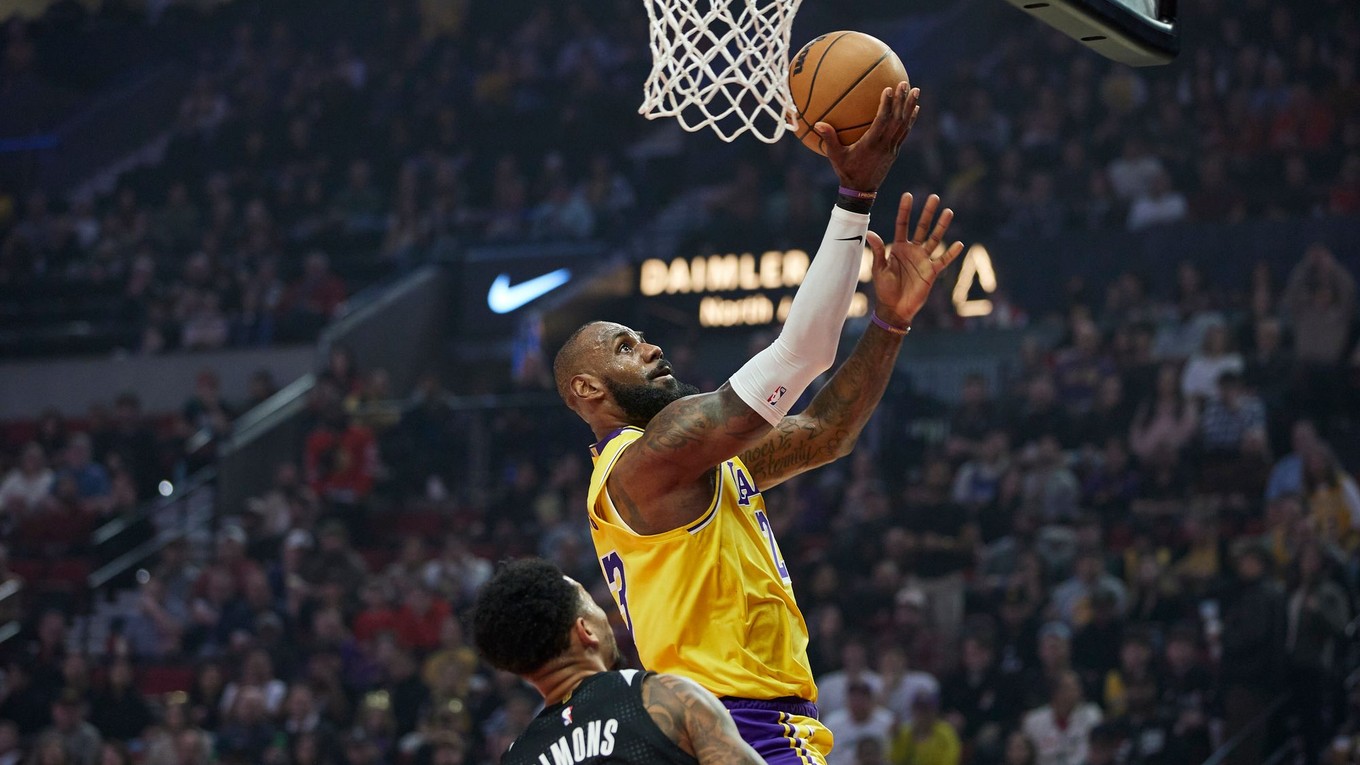 LeBron James v zápase Portland - Lakers.