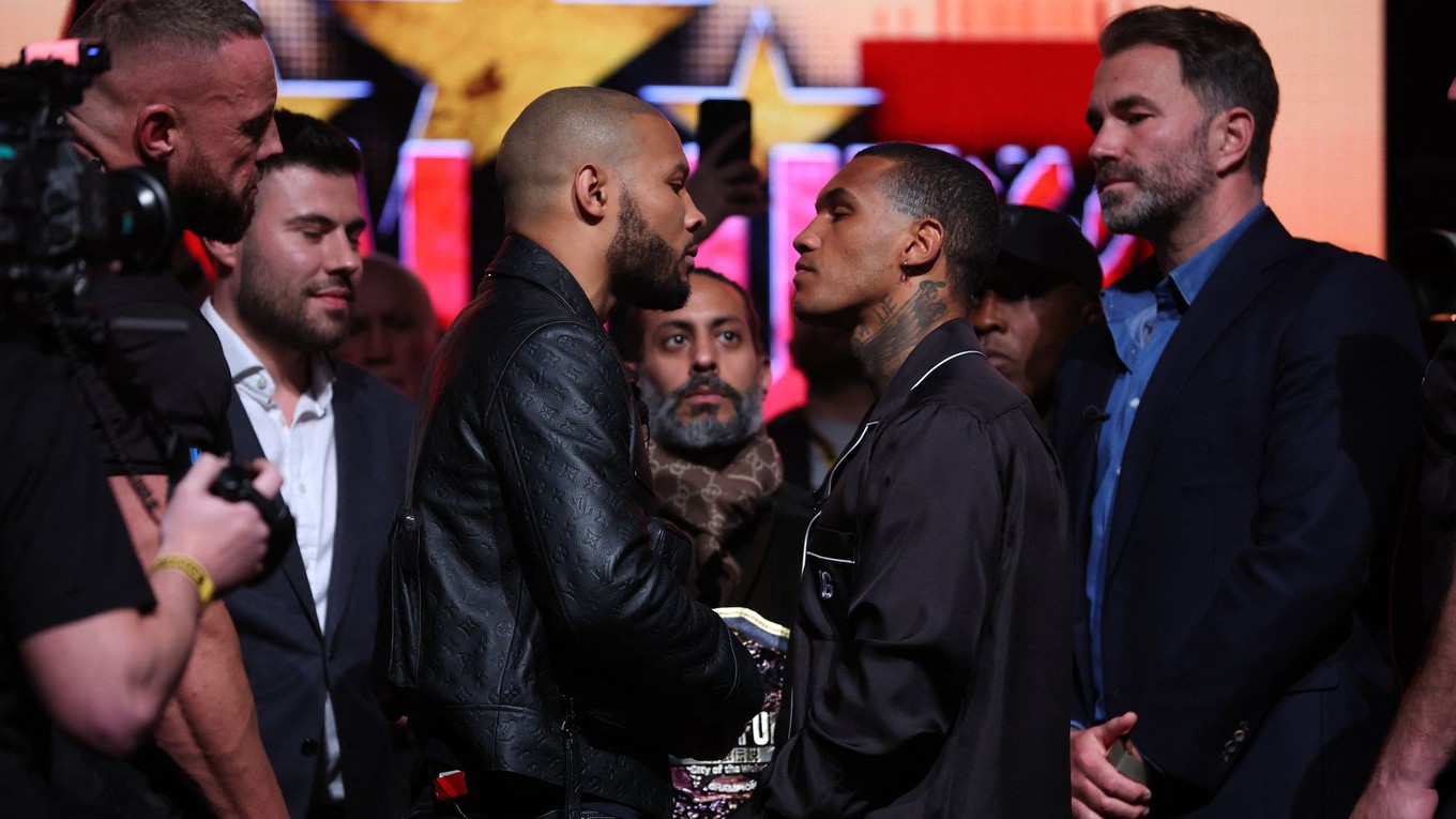 Chris Eubank (vľavo) a Conor Benn.