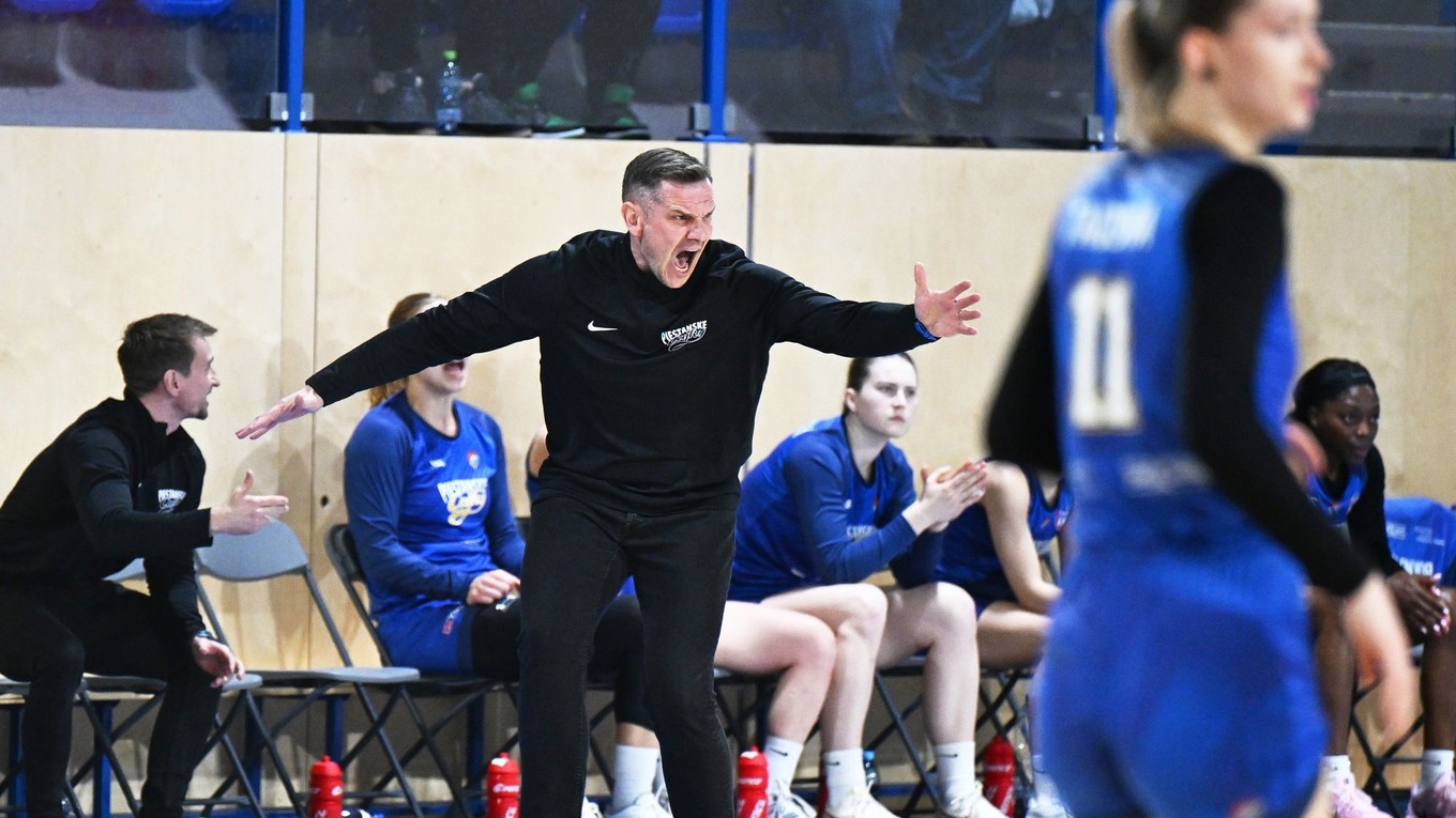 Tréner Piešťanských Čajok Peter Jankovič.