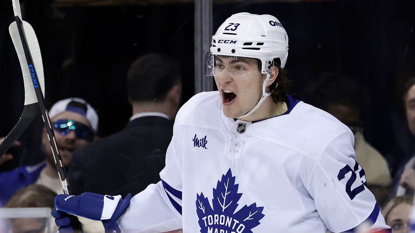 Americký útočník so slovenskými koreňmi Matthew Knies v drese Toronta Maple Leafs.