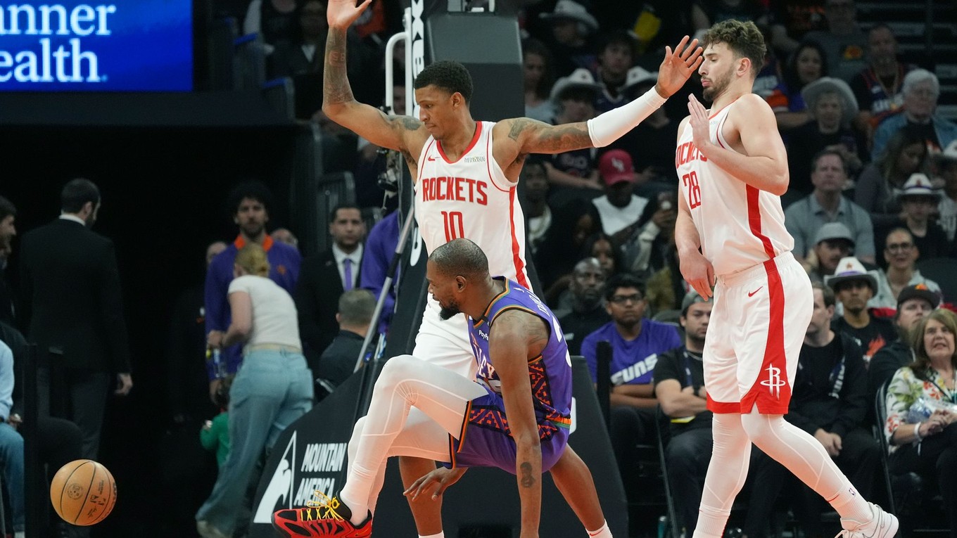 Kevin Durant (dole) v drese Phoenix Suns.