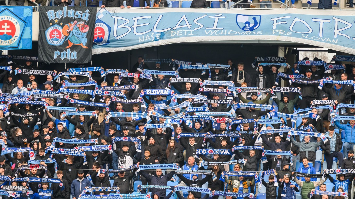 Fanúšikovia ŠK Slovan Bratislava.