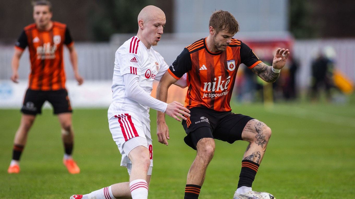 v popredí sprava Jan Hladík (Ružomberok) a Máté Mihályi (Banská Bystrica) 