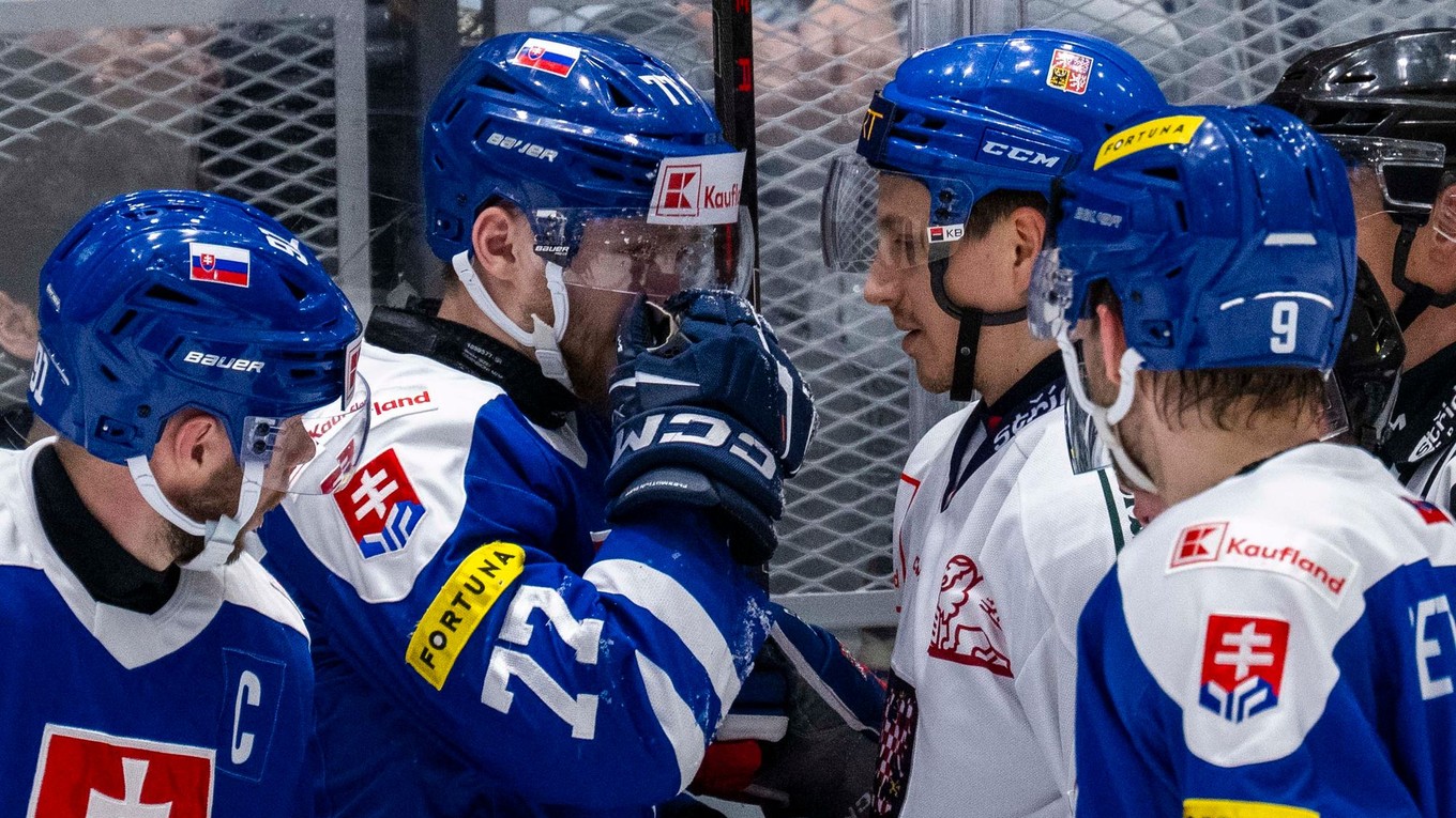 Matúš Sukeľ, Martin Faško-Rudáš (obaja Slovensko), Jakub Galvas (Česko) a Rayen Petrovický (Slovensko) v odvetnom prípravnom zápase.