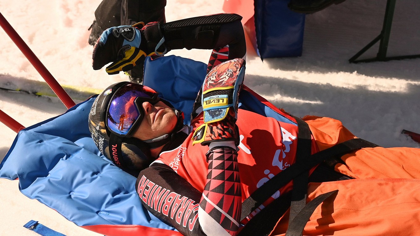 Federica Brignoneová po páde v obrovskom slalome počas národného šampionátu vo Val di Fassa 2025.