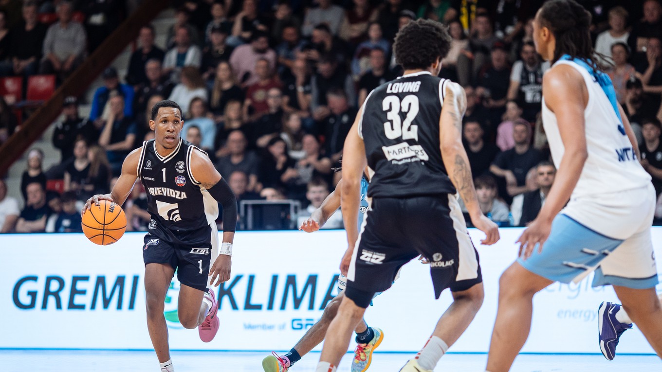 Momentka zo zápasu BC Prievidza - Nitra Blue Wings v 4. štvrťfinále play-off Tipos SBL.
