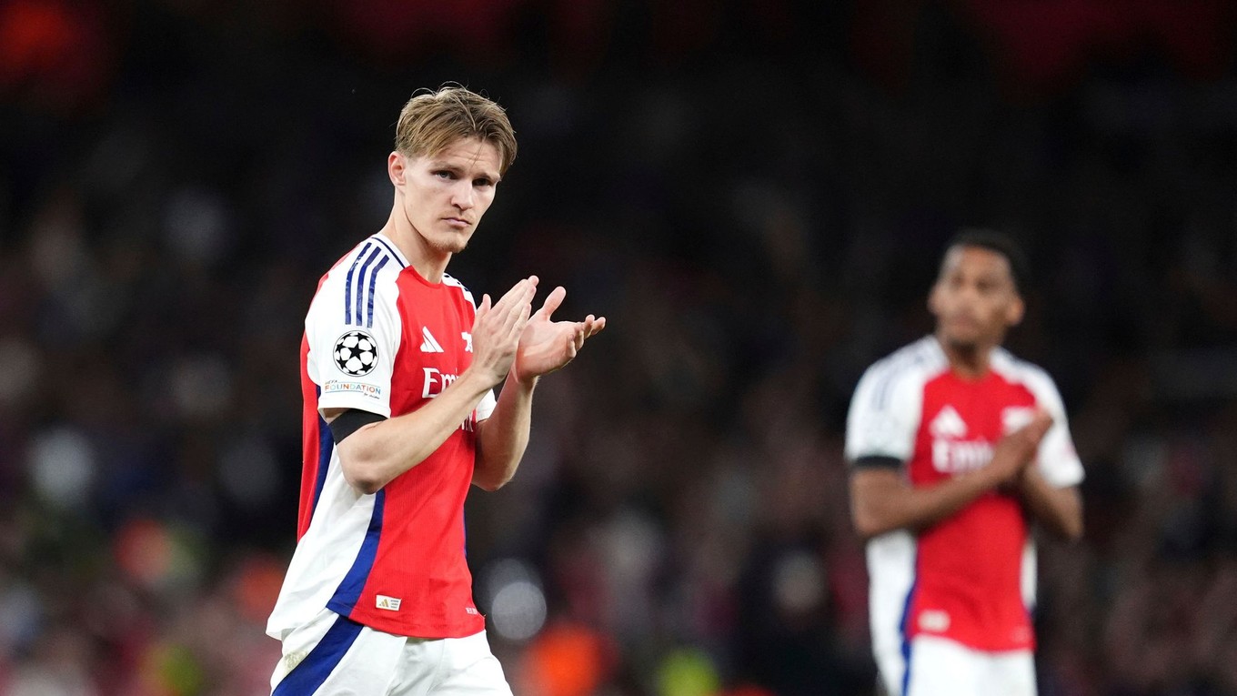 Martin Ödegaard ďakuje fanúšikom po prvom zápase semifinále Ligy majstrov.