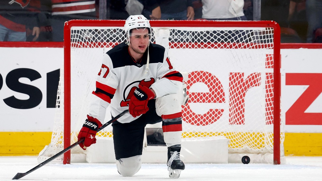 Obranca New Jersey Šimon Nemec.