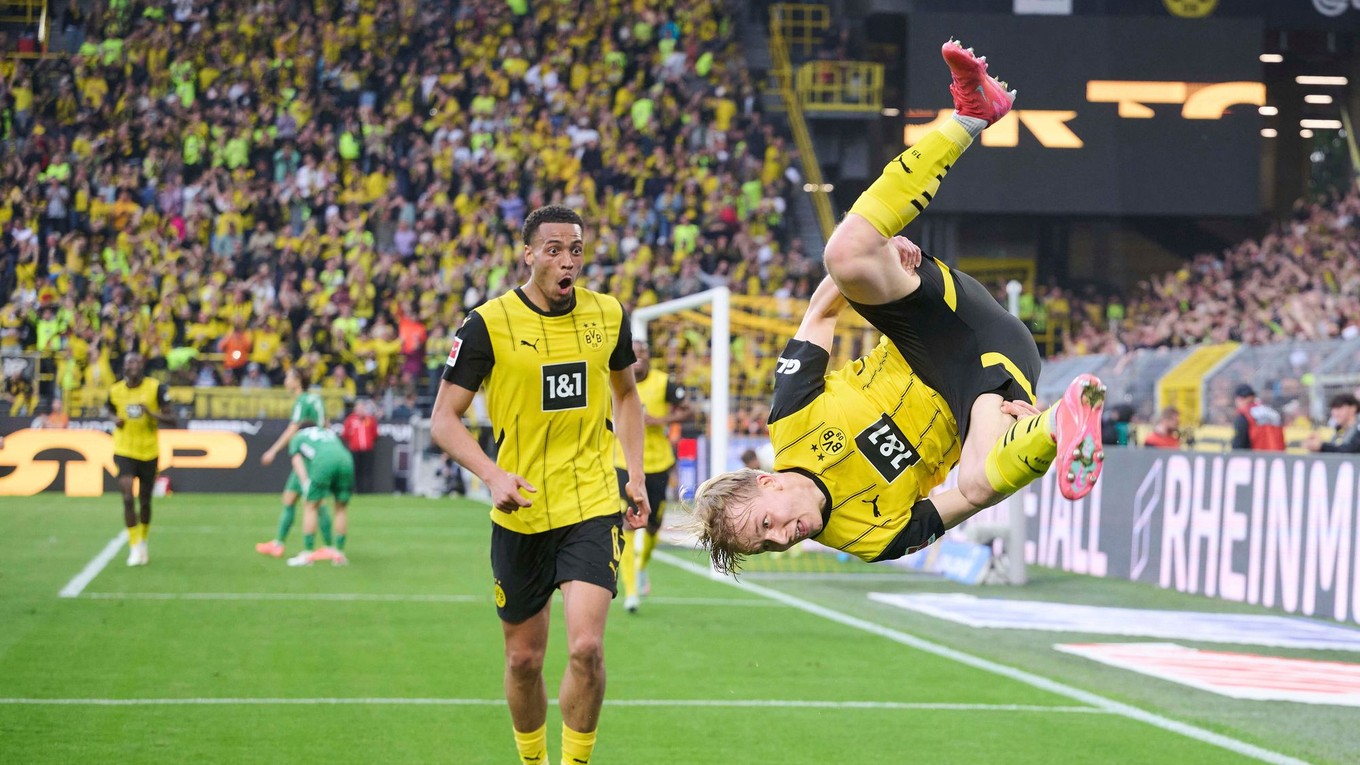 Daniel Svensson oslavuje gól do siete Mönchengladbachu.