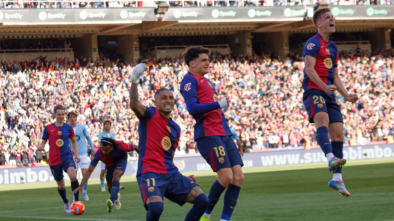 Radosť hráčov Barcelony.