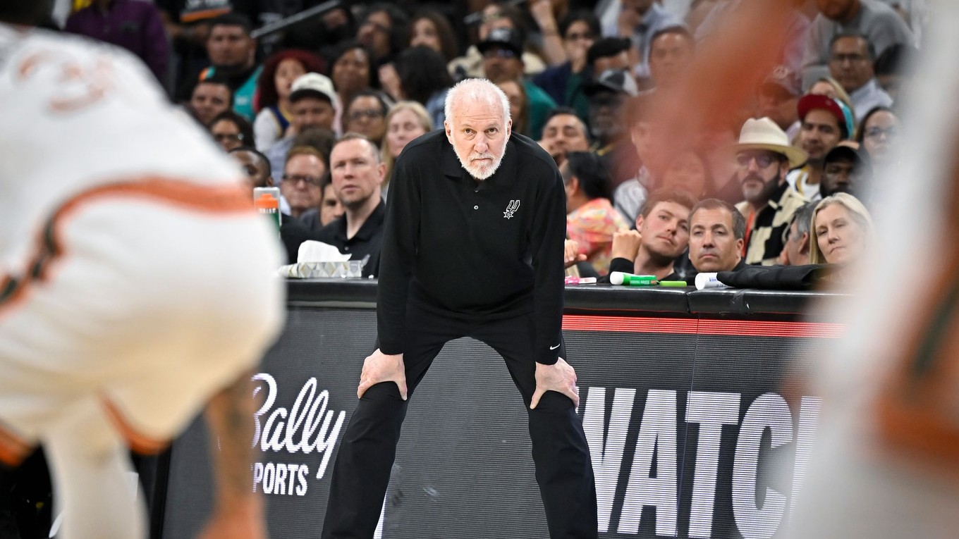 Tréner Gregg Popovich.