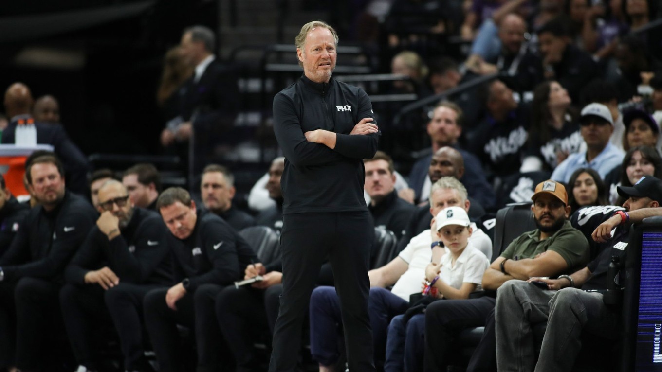 Tréner Mike Budenholzer.