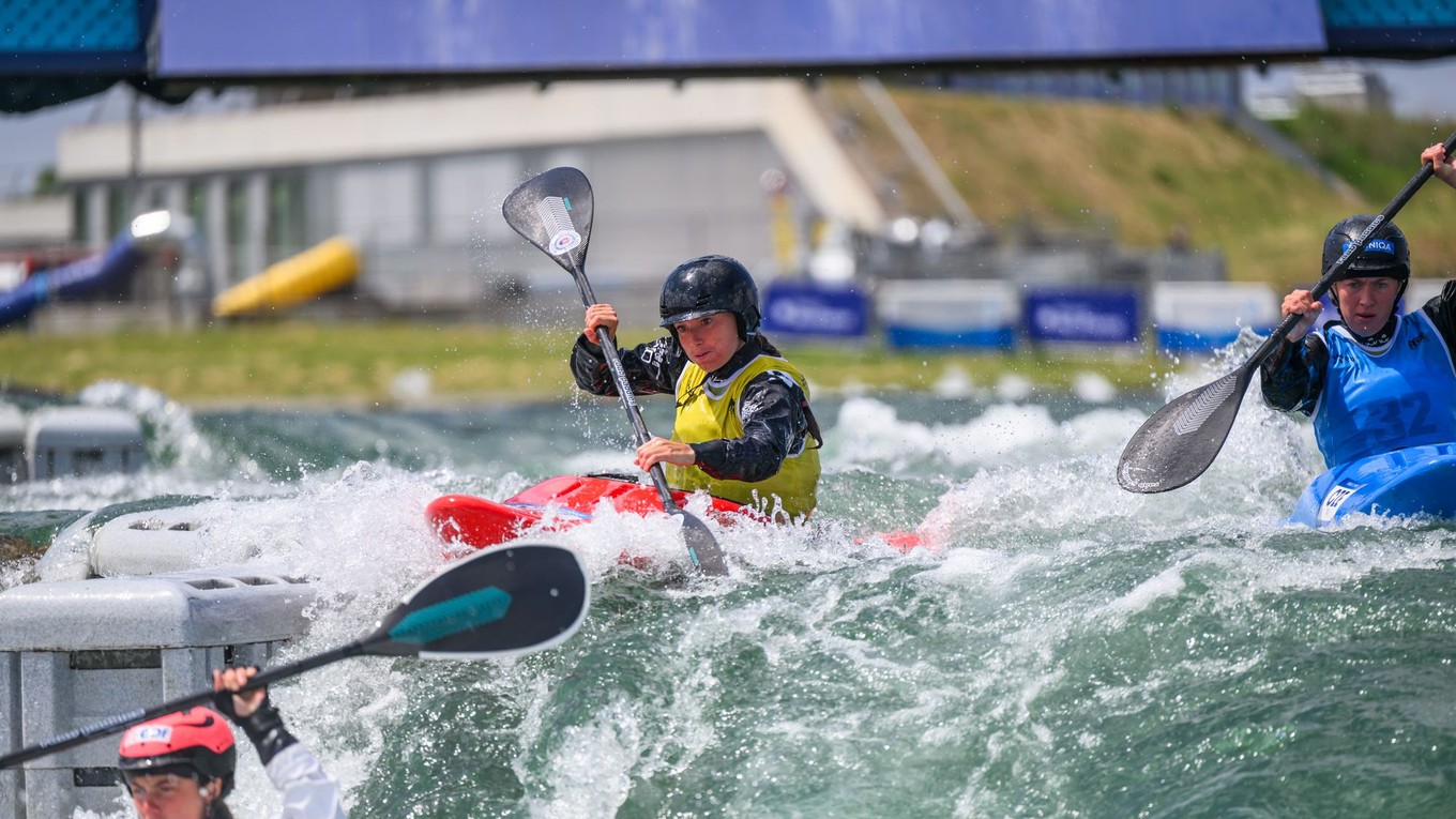 Slovenská vodná slalomárka Soňa Stanovská počas pretekov kajak krosu.